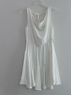 SL Fashions White Sleeveless Tie-Back Camisole